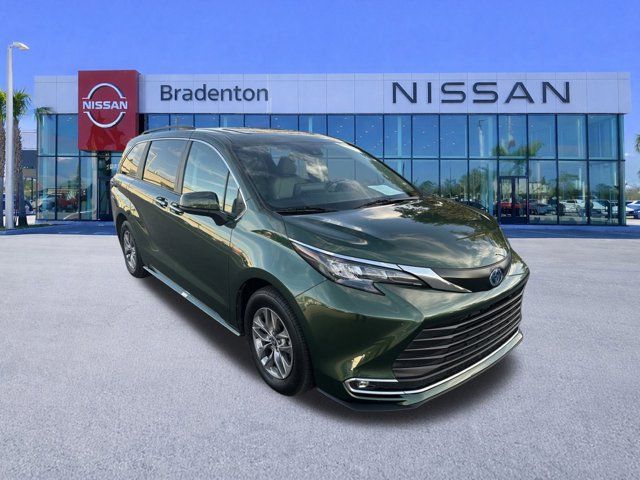2024 Toyota Sienna XLE