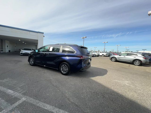 2024 Toyota Sienna XLE