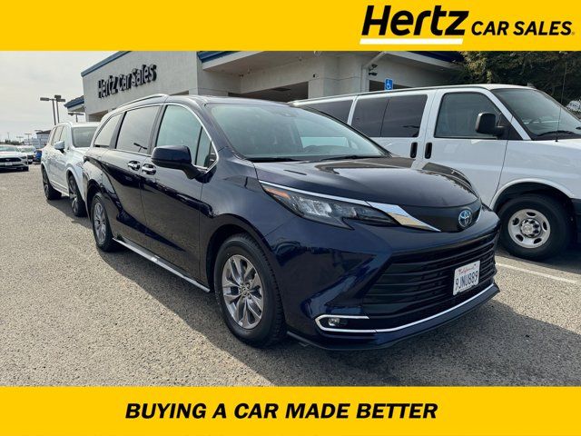 2024 Toyota Sienna XLE