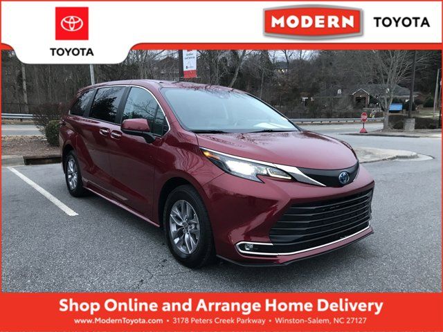 2024 Toyota Sienna XLE