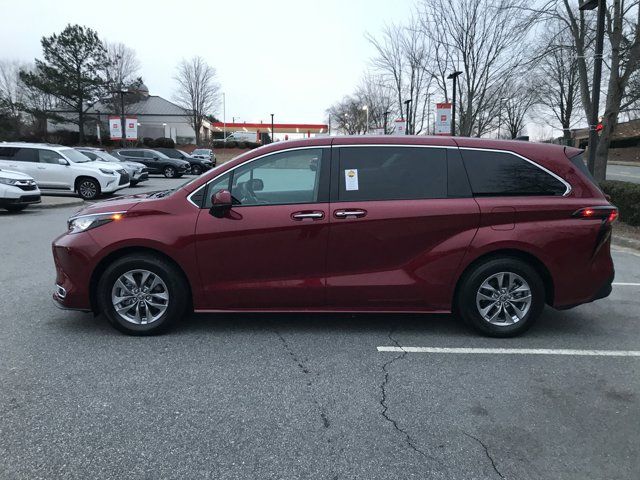 2024 Toyota Sienna XLE