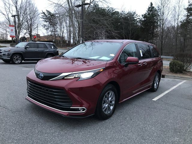 2024 Toyota Sienna XLE