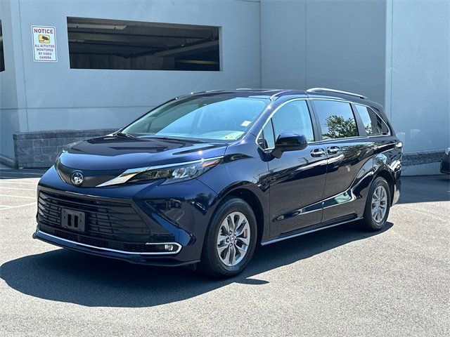 2024 Toyota Sienna XLE