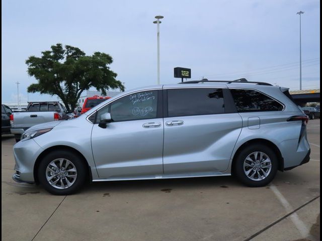 2024 Toyota Sienna XLE