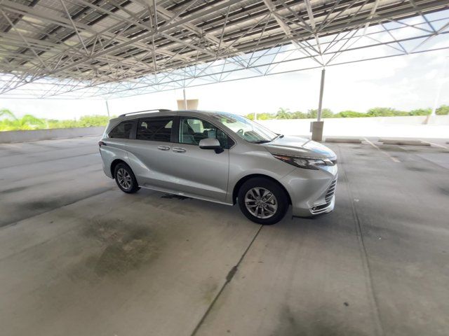 2024 Toyota Sienna XLE