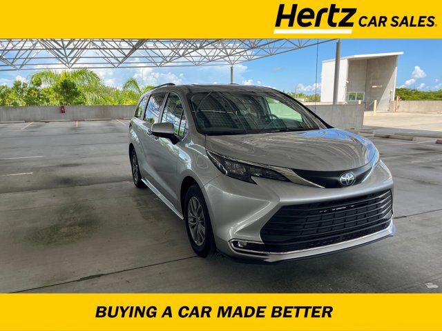 2024 Toyota Sienna XLE