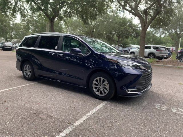 2024 Toyota Sienna XLE