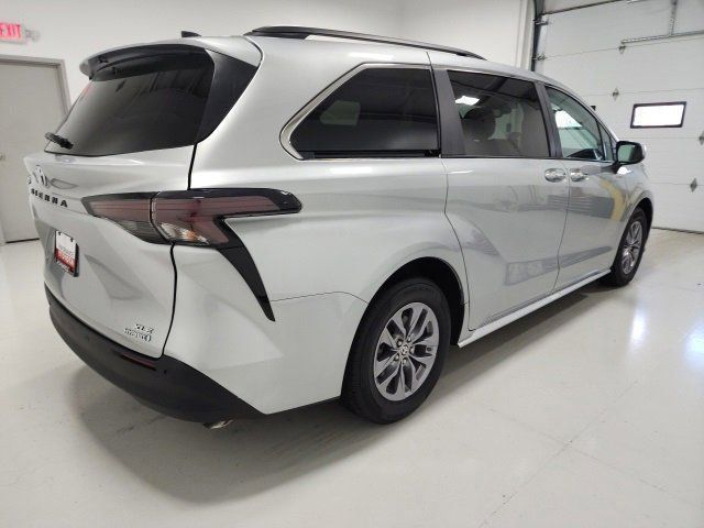 2024 Toyota Sienna XLE