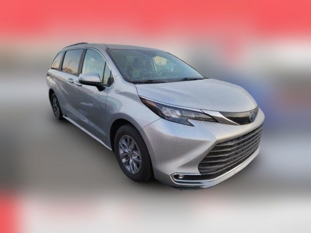 2024 Toyota Sienna XLE