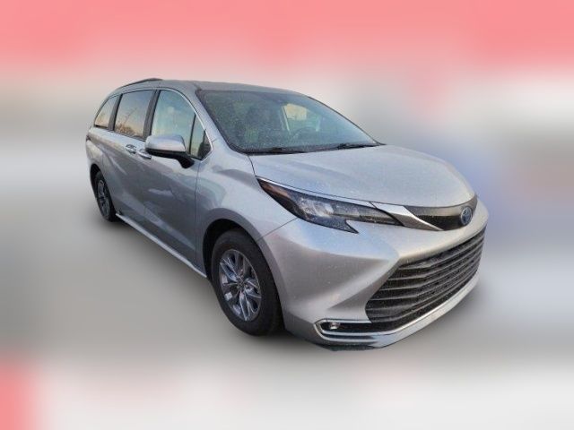 2024 Toyota Sienna XLE