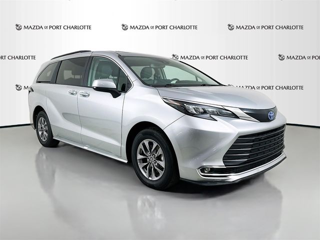 2024 Toyota Sienna XLE