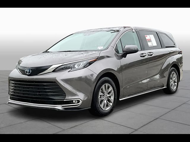 2024 Toyota Sienna XLE