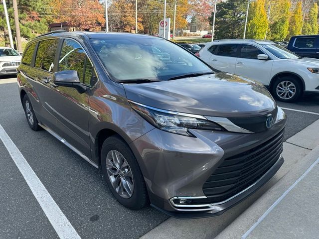 2024 Toyota Sienna XLE