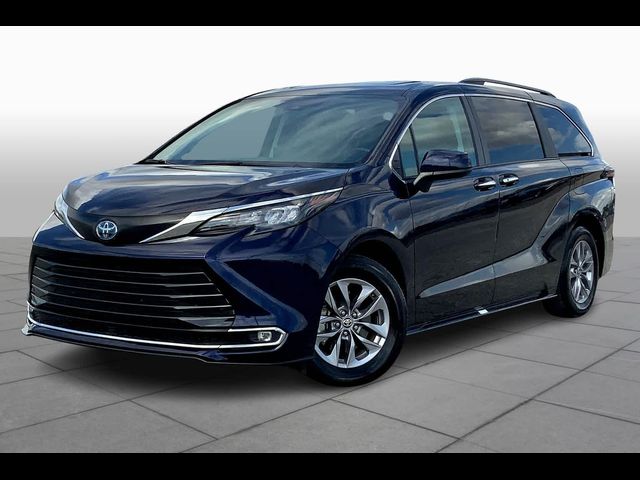 2024 Toyota Sienna XLE