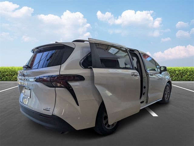 2024 Toyota Sienna XLE