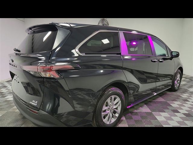 2024 Toyota Sienna XLE