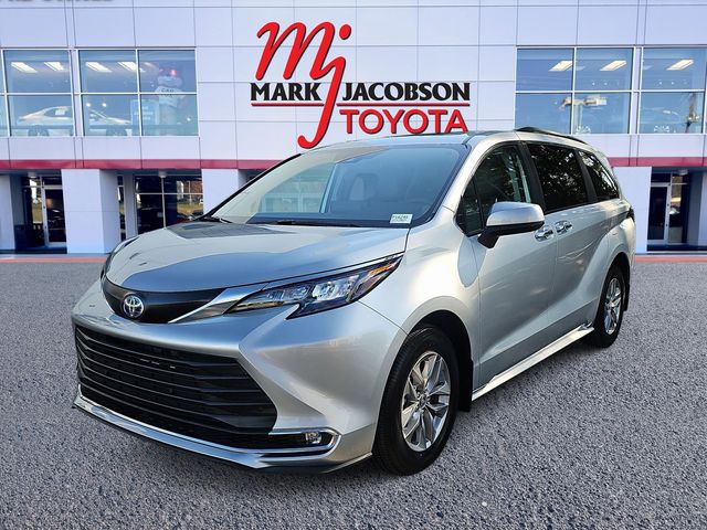 2024 Toyota Sienna XLE