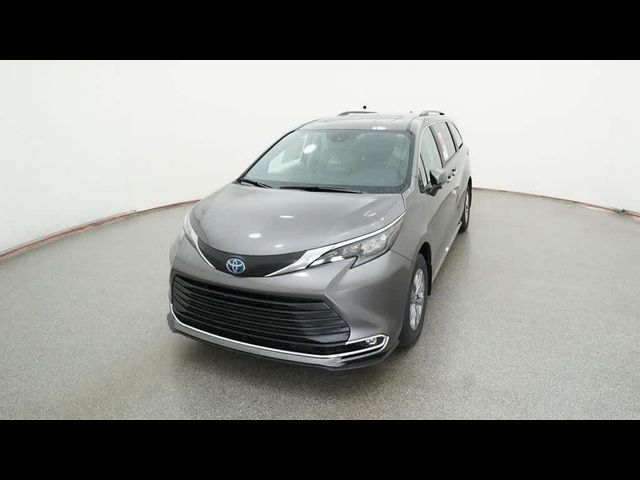 2024 Toyota Sienna XLE