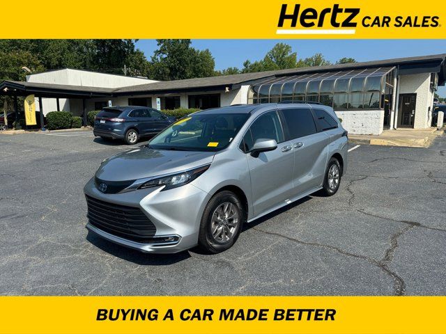 2024 Toyota Sienna XLE