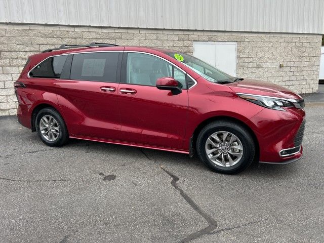 2024 Toyota Sienna XLE