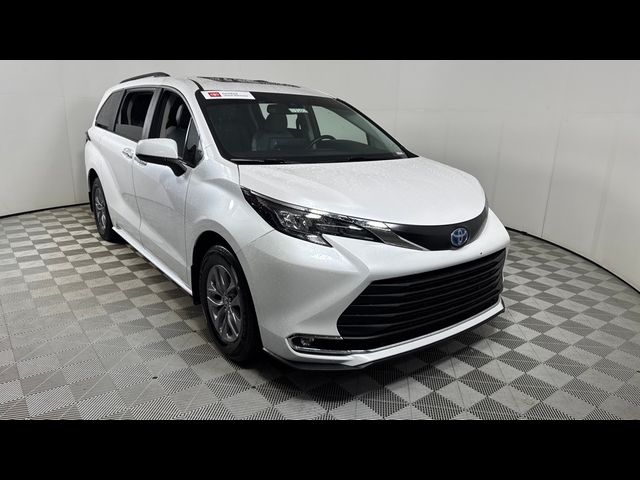 2024 Toyota Sienna XLE