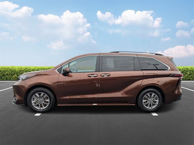 2024 Toyota Sienna XLE