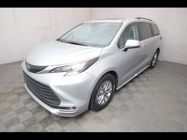 2024 Toyota Sienna XLE