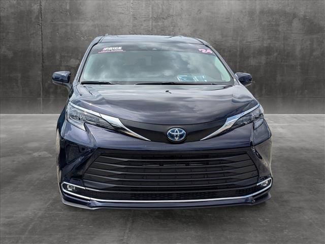 2024 Toyota Sienna XLE