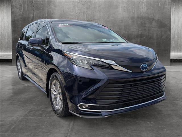 2024 Toyota Sienna XLE