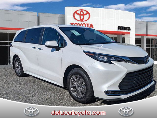 2024 Toyota Sienna XLE