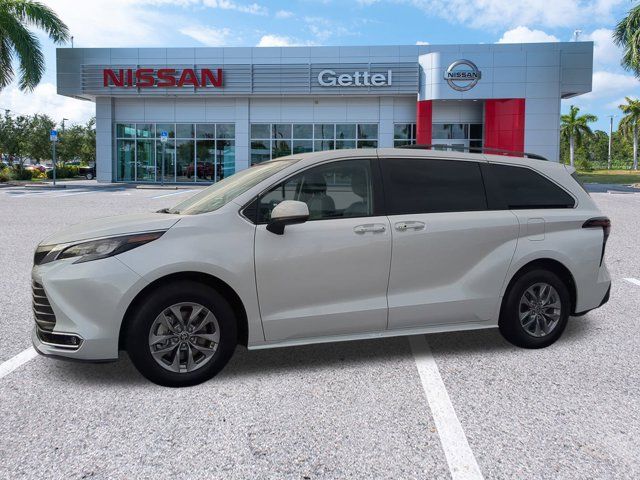 2024 Toyota Sienna XLE