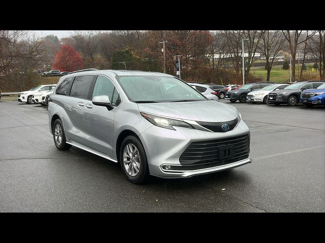 2024 Toyota Sienna XLE