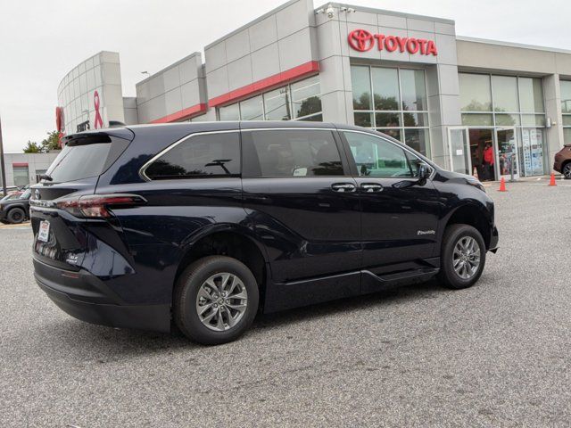 2024 Toyota Sienna XLE