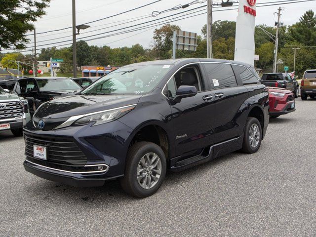 2024 Toyota Sienna XLE