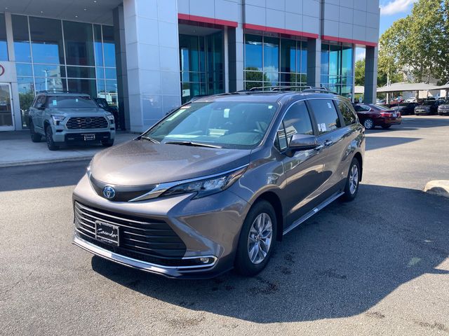 2024 Toyota Sienna XLE