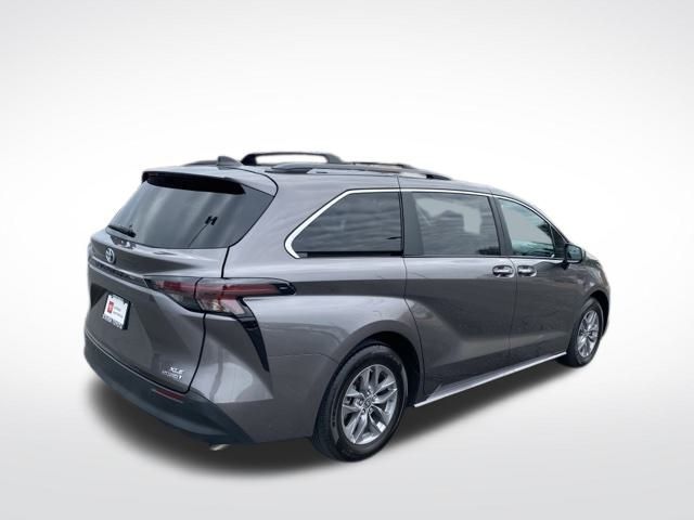 2024 Toyota Sienna XLE