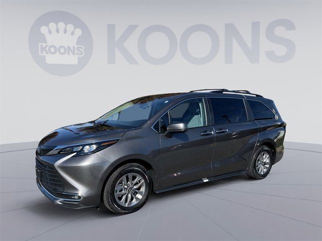 2024 Toyota Sienna XLE