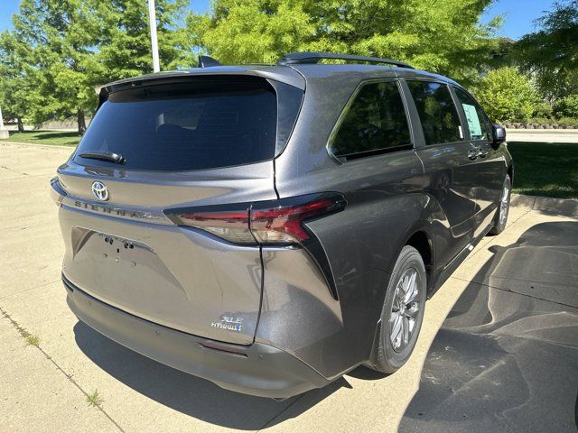 2024 Toyota Sienna XLE