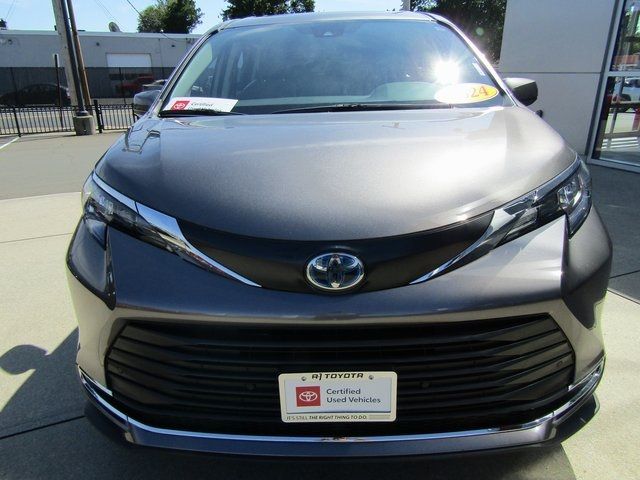 2024 Toyota Sienna XLE