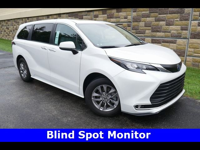 2024 Toyota Sienna XLE