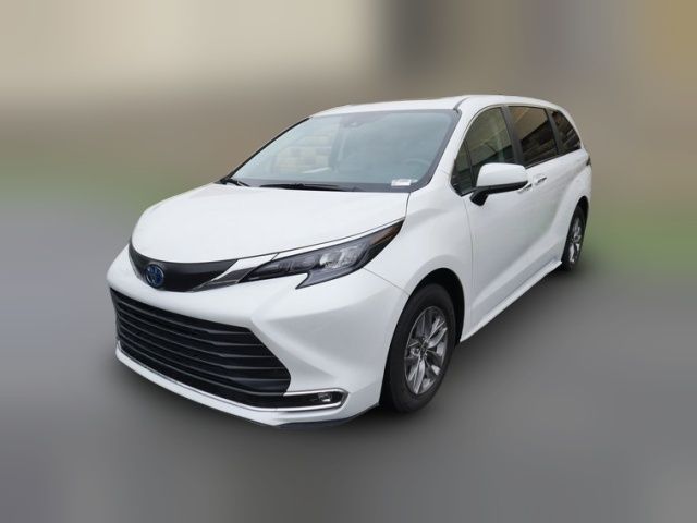 2024 Toyota Sienna XLE