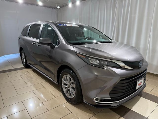 2024 Toyota Sienna XLE