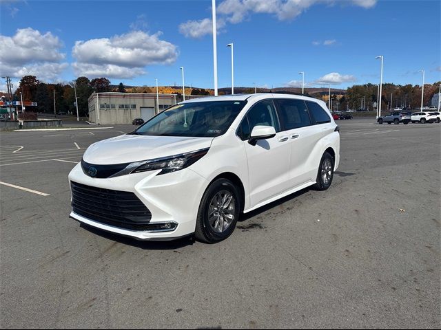 2024 Toyota Sienna XLE