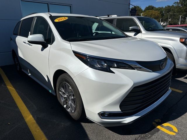 2024 Toyota Sienna XLE