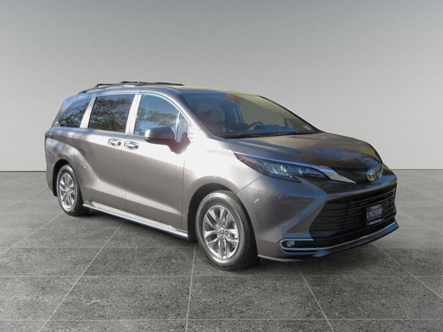 2024 Toyota Sienna XLE