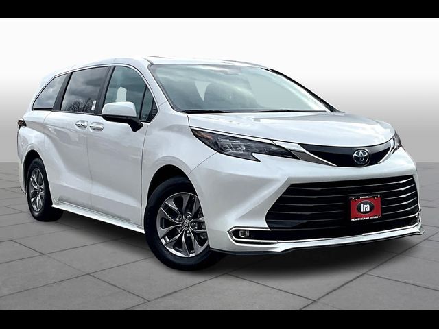 2024 Toyota Sienna XLE