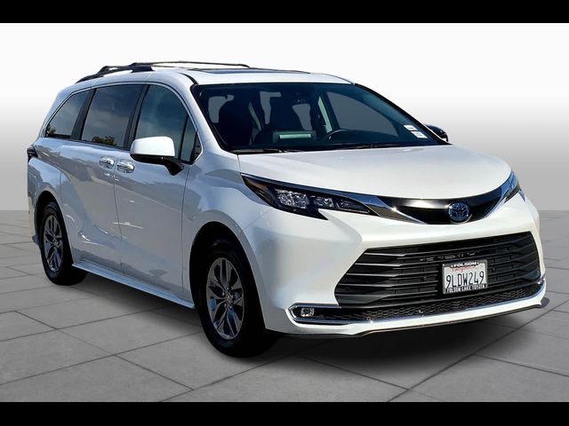 2024 Toyota Sienna XLE