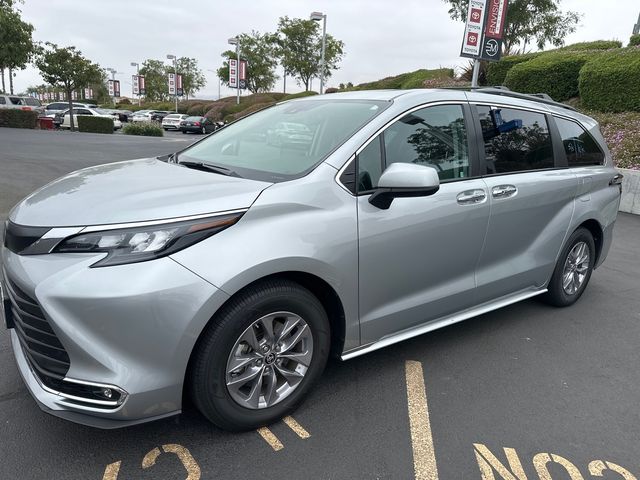 2024 Toyota Sienna XLE