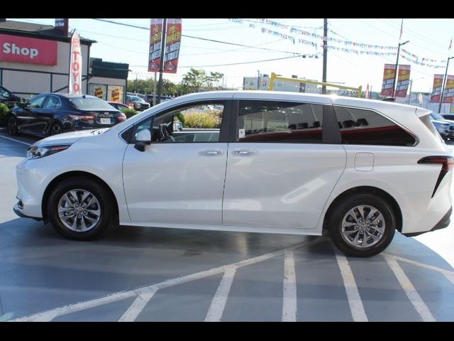 2024 Toyota Sienna XLE