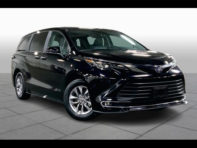 2024 Toyota Sienna XLE